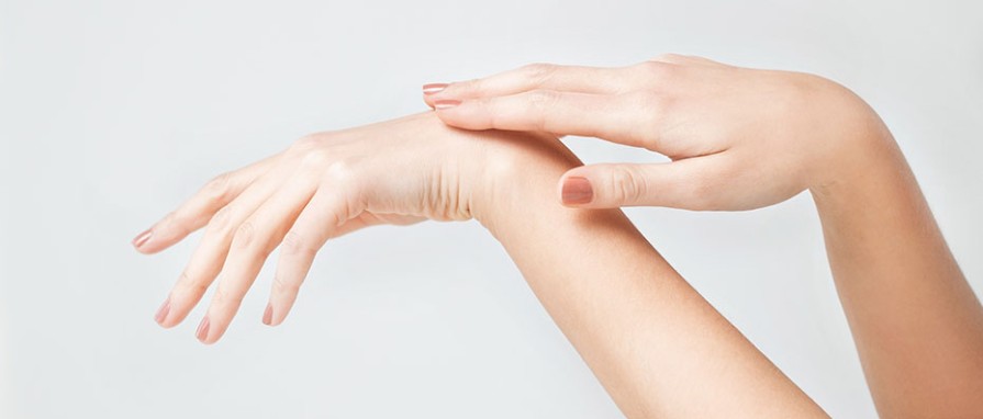 Rejuvenecimiento de Manos: Haz que Tus Manos Desafíen el Paso del Tiempo