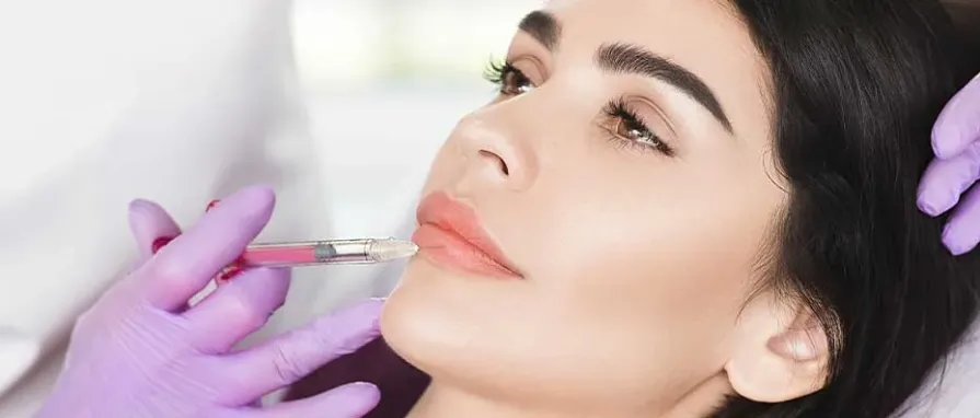 Yağ Enjeksiyonu ile Dudak Dolgunlaştırma: İşlem Süreci ve Avantajları